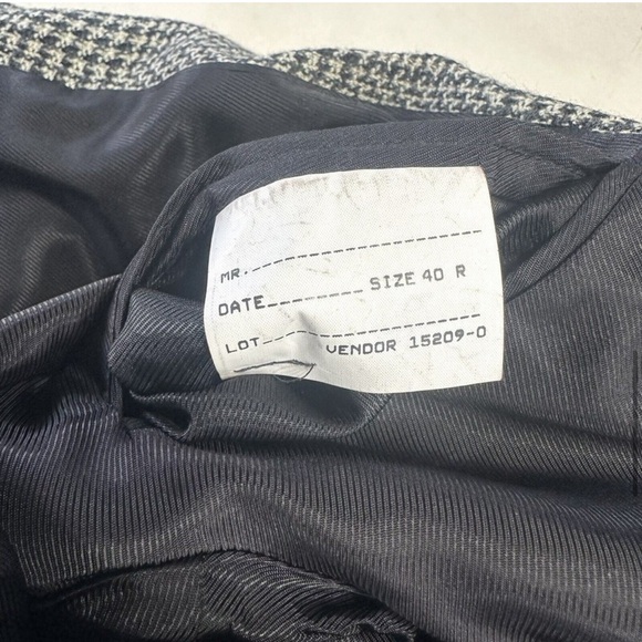 Stafford Houndstooth Sport Coat - Picture 5 of 7